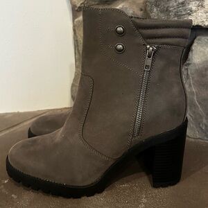 NWOT MIA brand gray suede boots with 3 inch heel in‎ a size 8.5